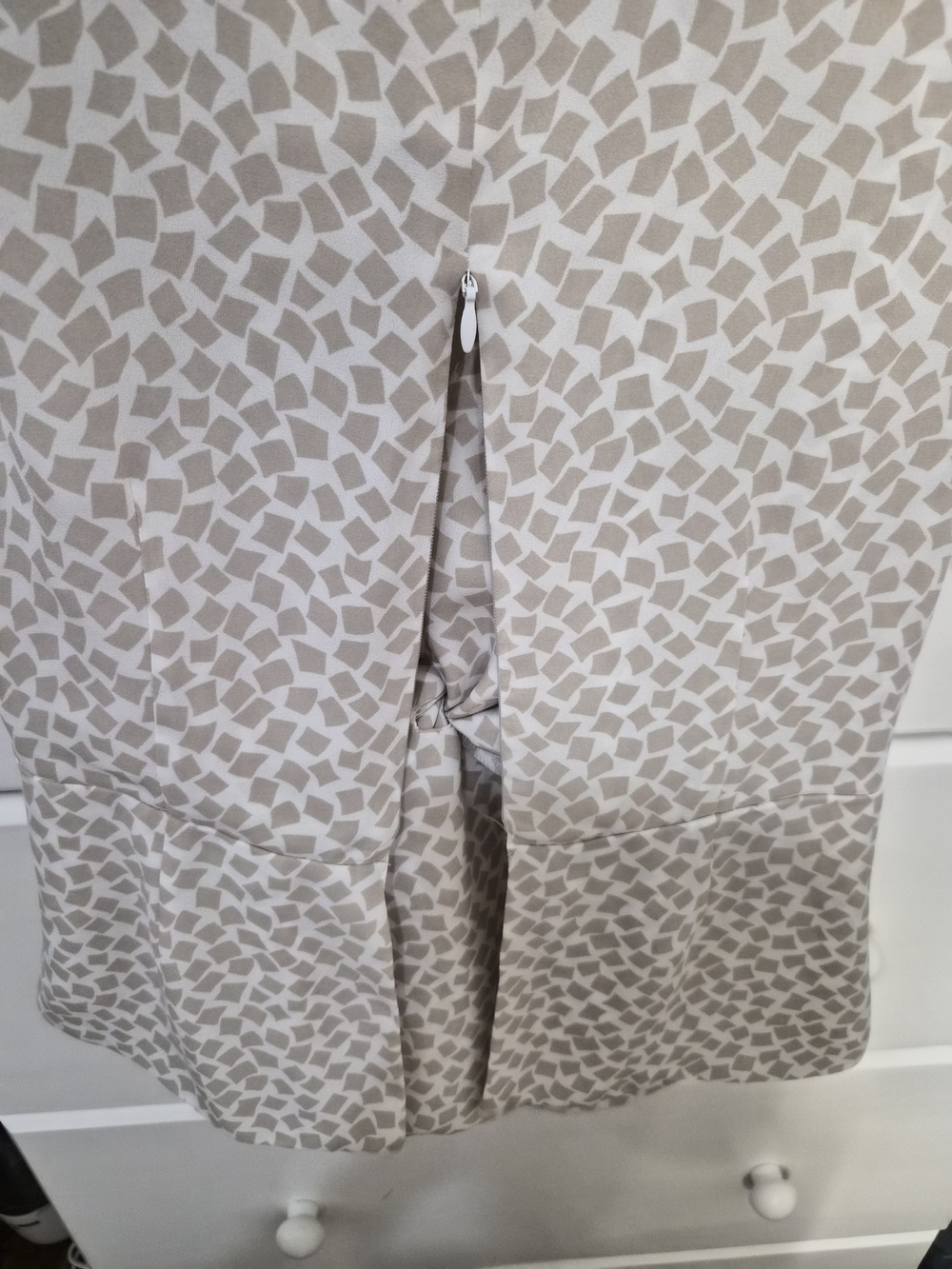 Tahari Taupe and White Twist-Front V-Neck Camisole - Picture 5 of 5